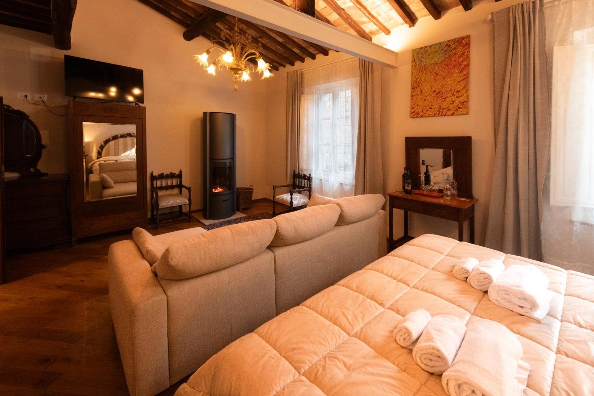 Bed and Breakfast Il Palazzo Del Cardinale Монтальчино Екстер'єр фото