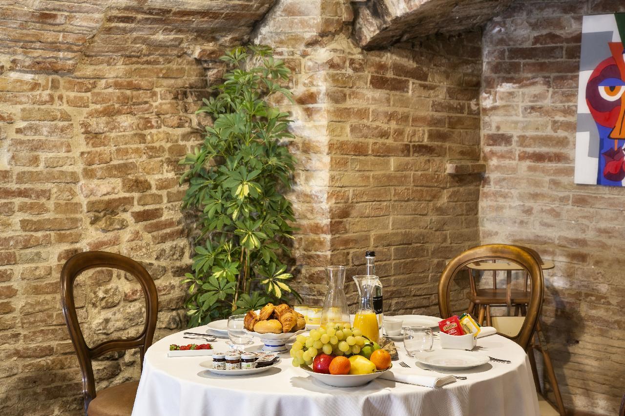 Bed and Breakfast Il Palazzo Del Cardinale Монтальчино Екстер'єр фото